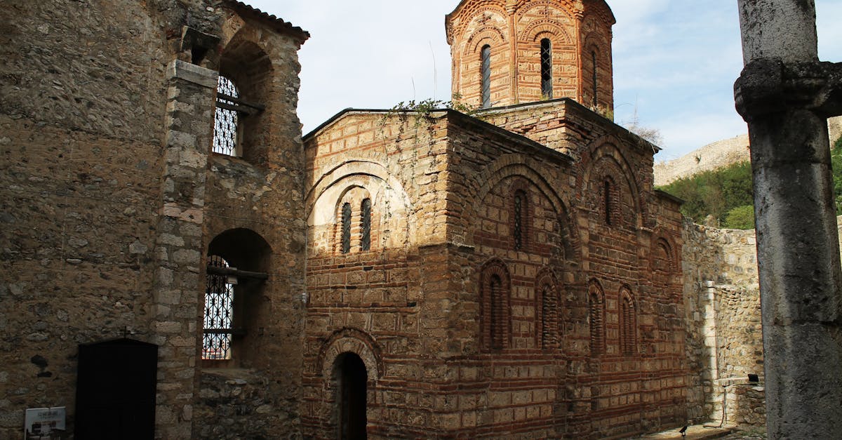 découvrez le kosovo, un pays aux paysages époustouflants et à la riche histoire culturelle. explorez ses traditions, monuments et la diversité de ses habitants, tout en vous immergeant dans un voyage unique au cœur des balkans.