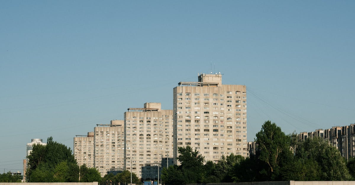 découvrez l'urbanisme : une discipline fascinante qui façonne nos villes et spaces urbains. apprenez les principes de la planification urbaine, les enjeux de durabilité et comment les urbanistes transforment les environnements pour améliorer notre qualité de vie.