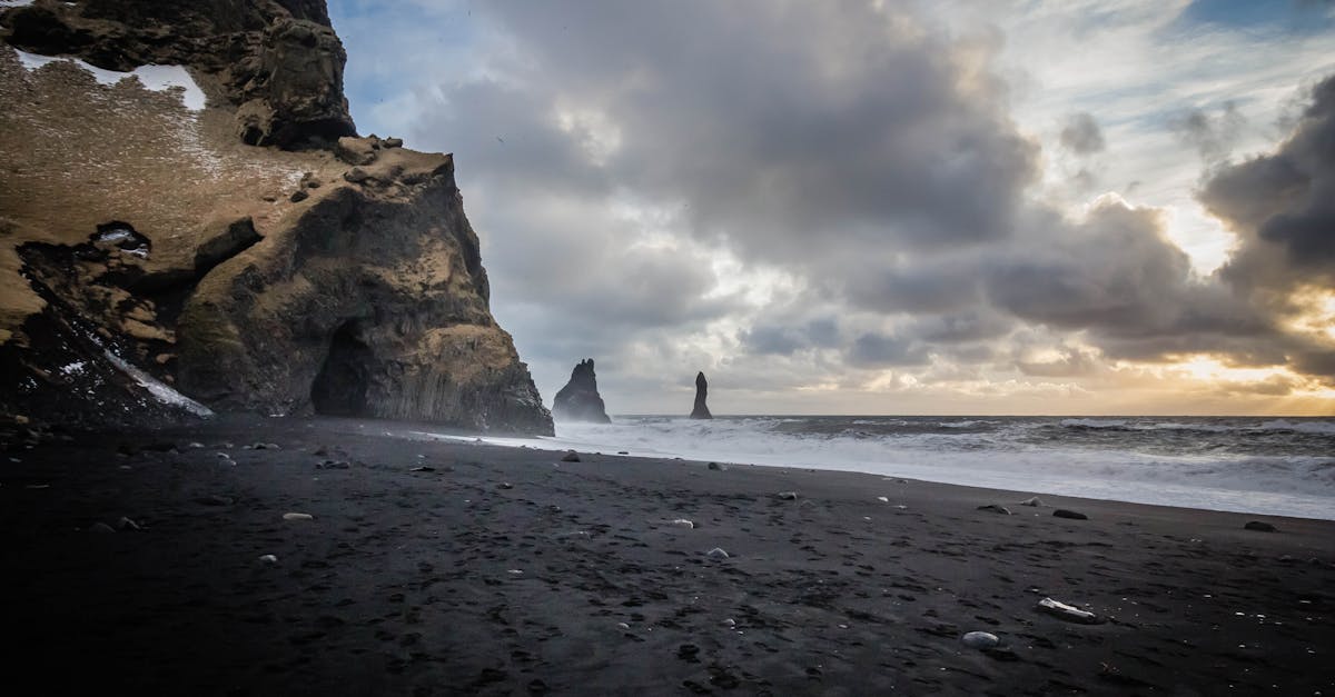 découvrez l'incroyable beauté de l'islande, une terre de feu et de glace où des paysages spectaculaires, des geysers impressionnants et des aurores boréales vous attendent. plongez dans la culture unique et l'histoire fascinante de cette île nordique.