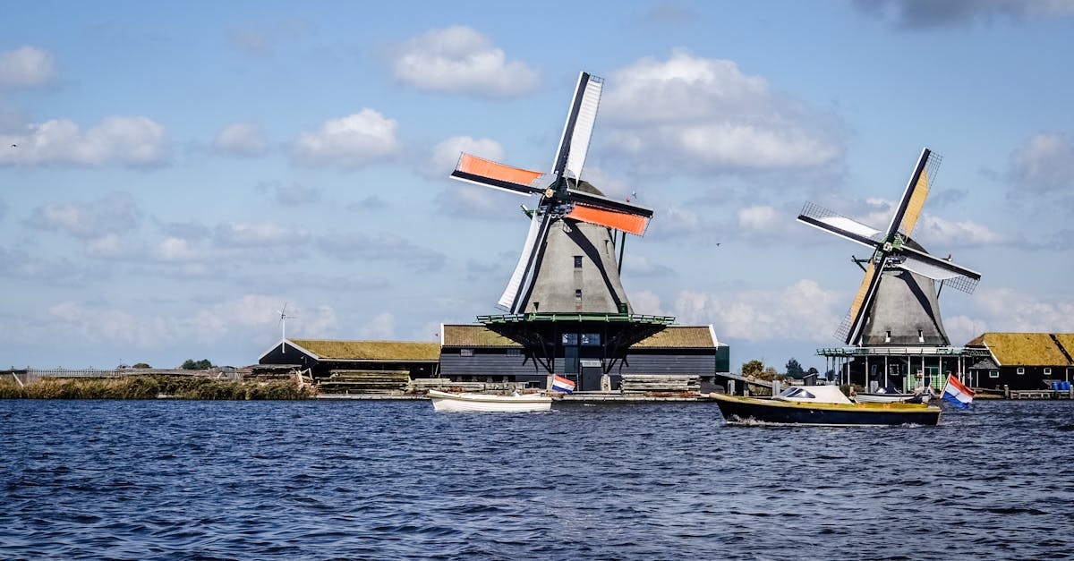 découvrez les merveilles des pays-bas, un pays riche en culture, en paysages pittoresques et en histoire fascinante. explorez ses célèbres moulins à vent, ses vastes champs de tulipes et ses charmants canaux, tout en profitant d'une urbanité dynamique et d'une gastronomie savoureuse.